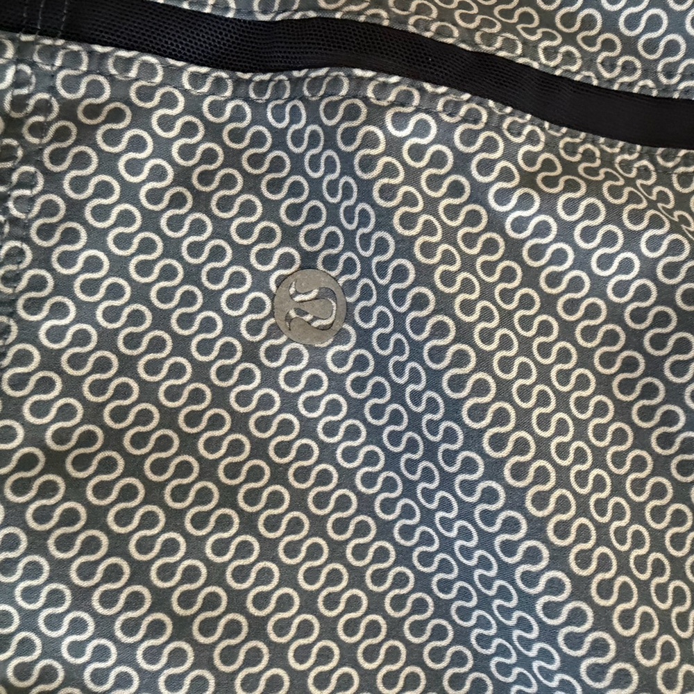 Patterned Gray and Blue Shorts - image 5